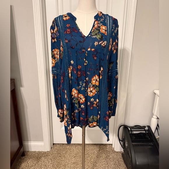 Altar'd State Tops - Altar'd State Floral Navy Tunic Blouse
